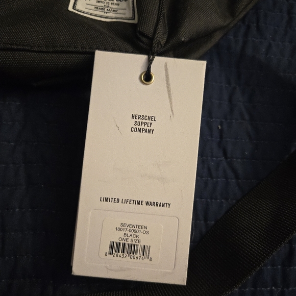 Herschel Supply Company Seventeen Hip Pack Black And White NWT 102025 - Picture 7 of 7